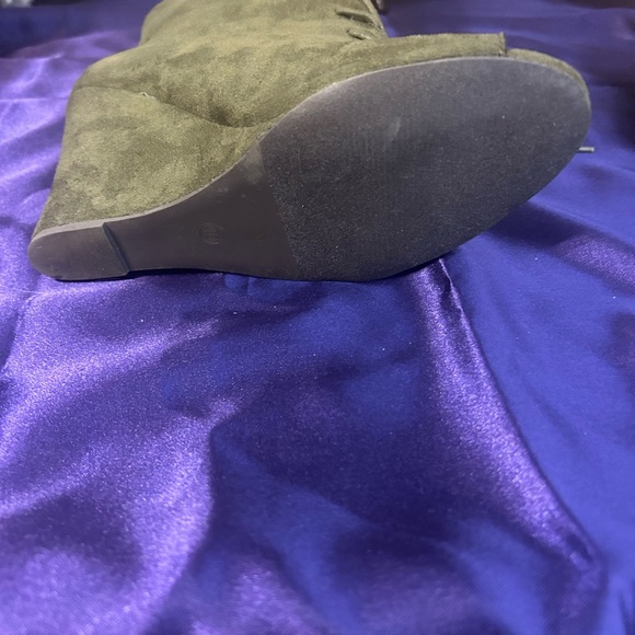 Dolce by Mojo Moxy Olive Green Wedge Booties - Picture 9 of 12